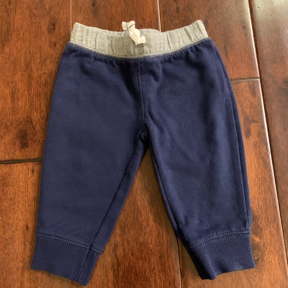 Carter’s set (long sleeve striped onesie and pants), 6 months - Picture 3 of 3